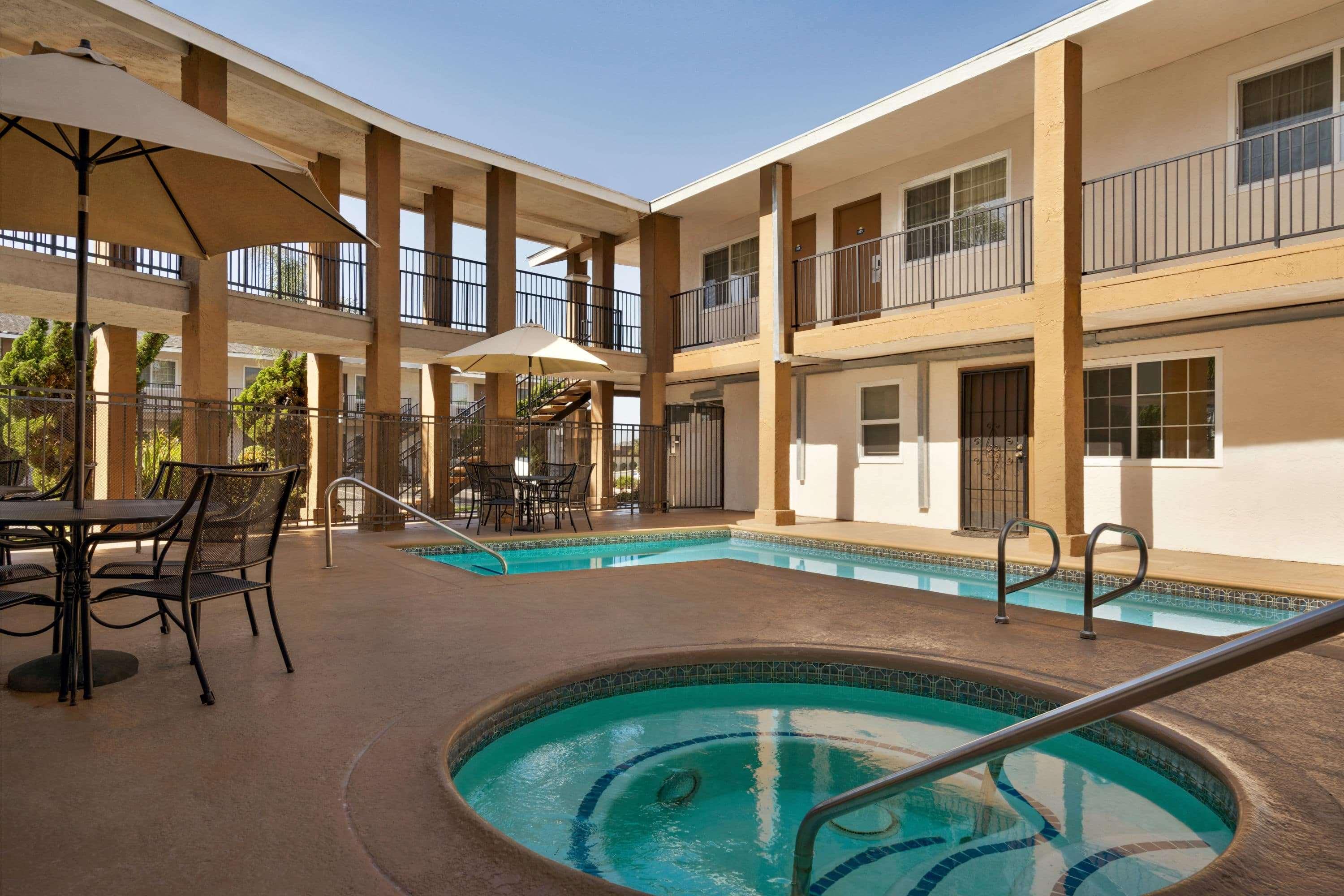 Days Inn & Suites Sdsu - La Mesa - San Diego Buitenkant foto