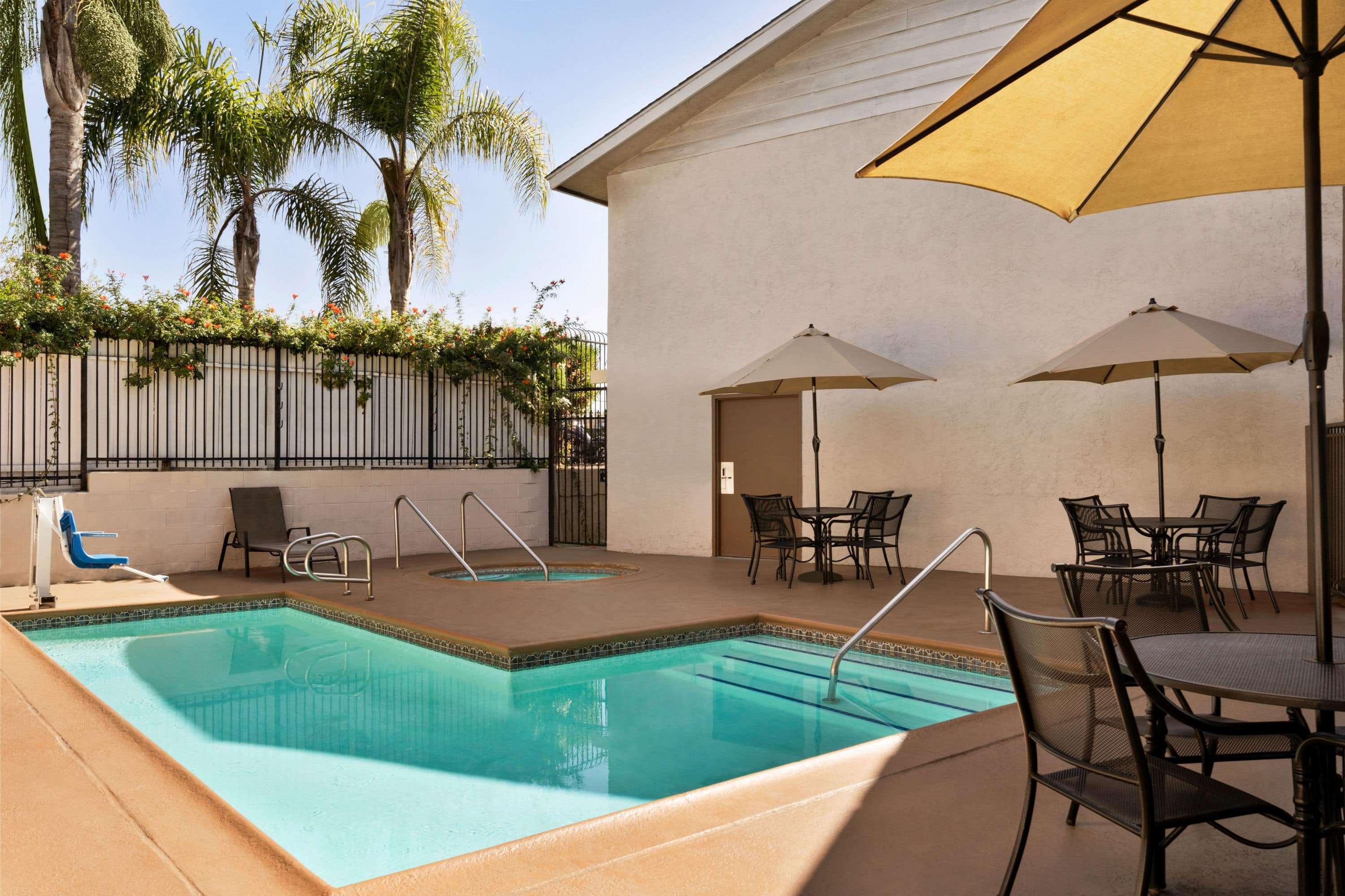 Days Inn & Suites Sdsu - La Mesa - San Diego Buitenkant foto